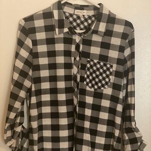 Flannel Button-Up Black & white